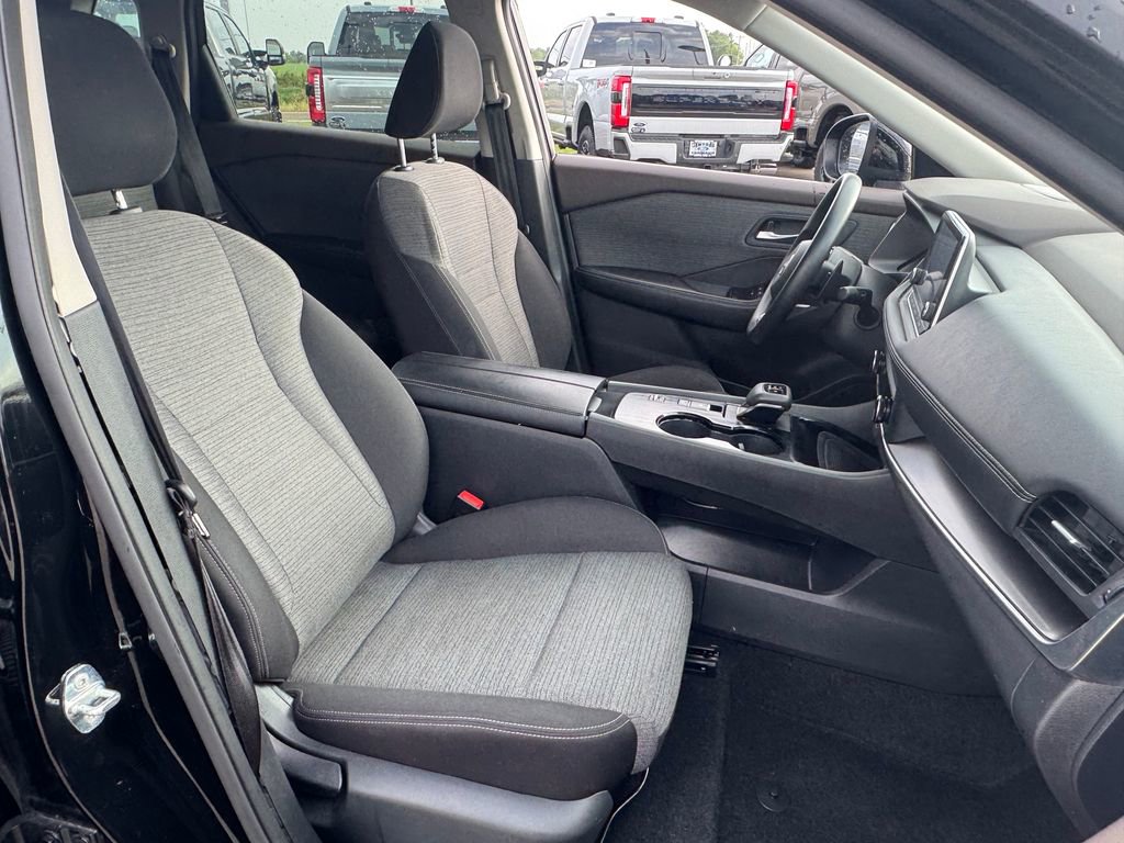 Used 2023 Nissan Rogue SV FWD image 10