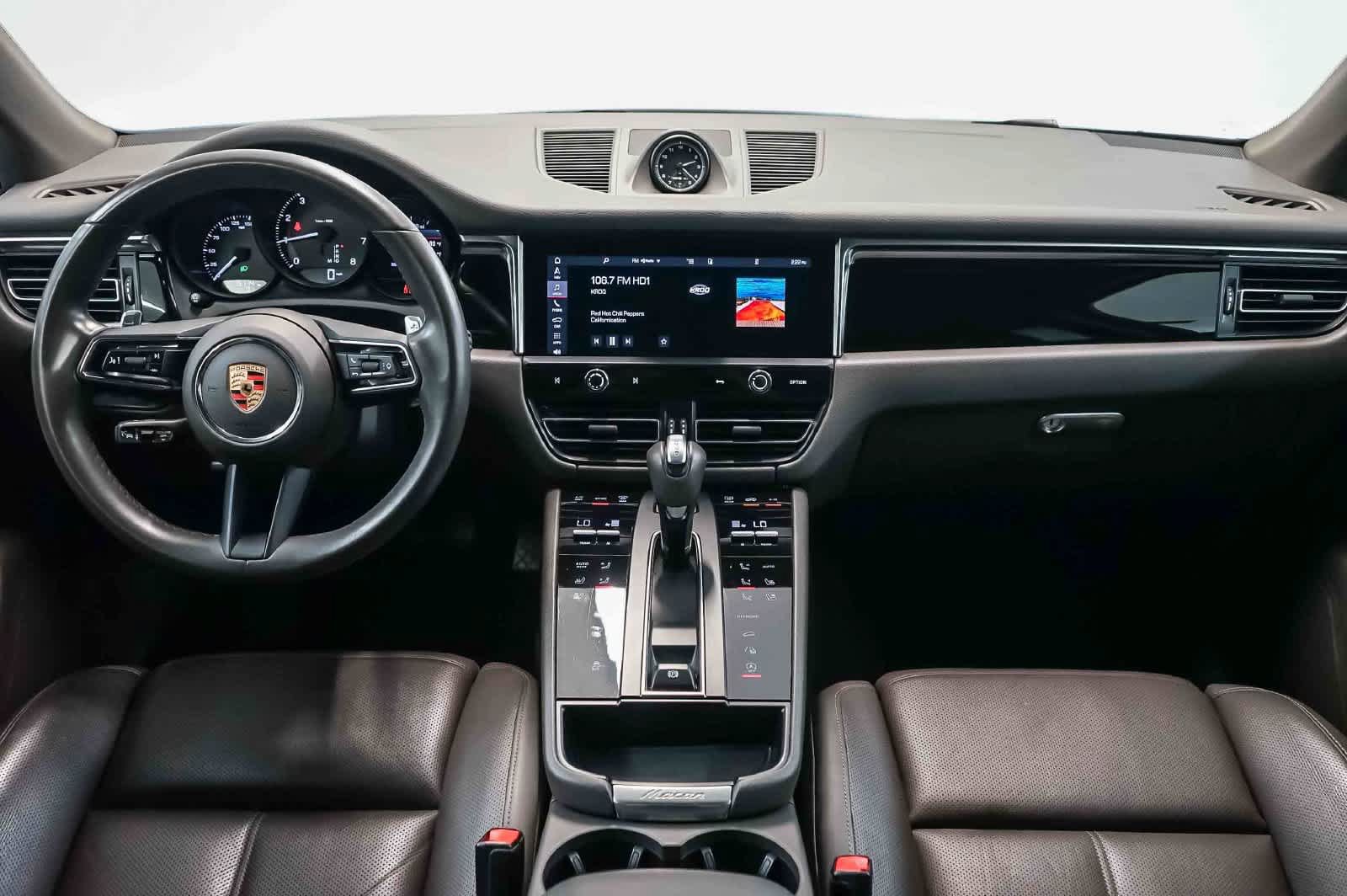 Certified 2024 Porsche Macan AWD/4WD image 18