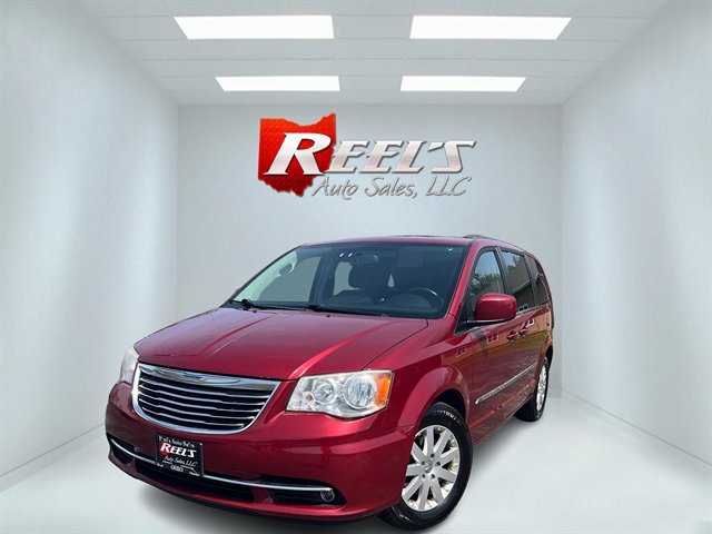 Used 2014 Chrysler Town & Country Touring FWD image 1