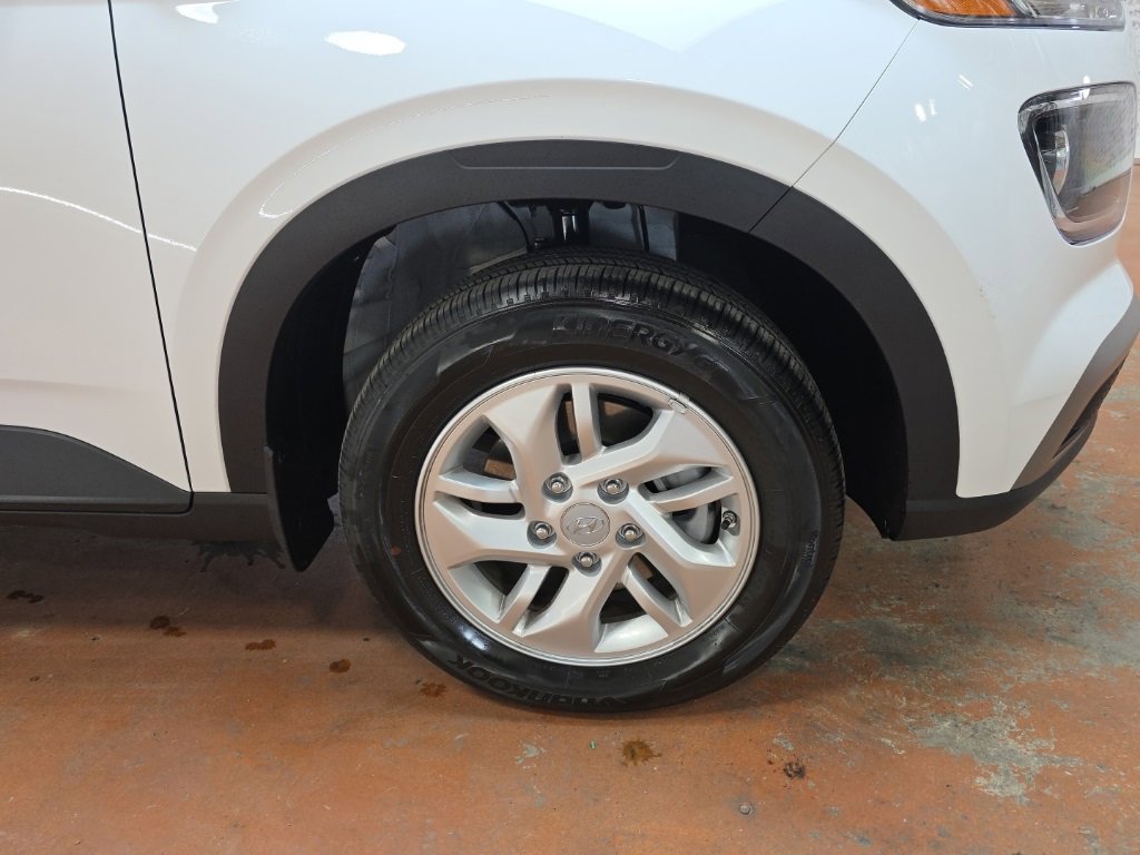 Certified 2025 Hyundai Venue SE image 8