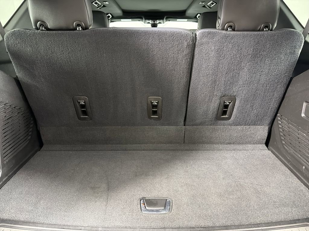 Used 2021 Chevrolet Tahoe Premier w/ Premium Package image 17