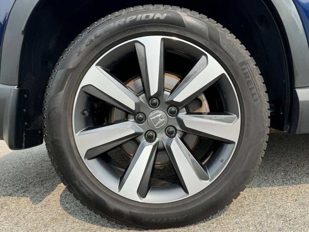 Used 2025 Honda Pilot Touring image 11