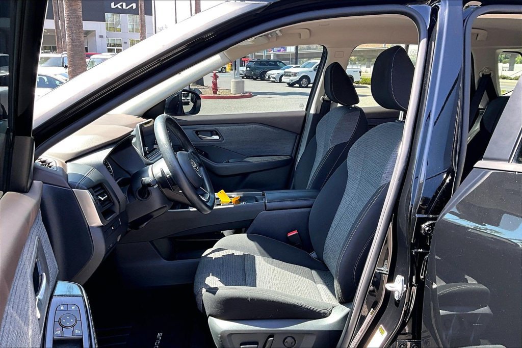 Used 2023 Nissan Rogue SV FWD image 14