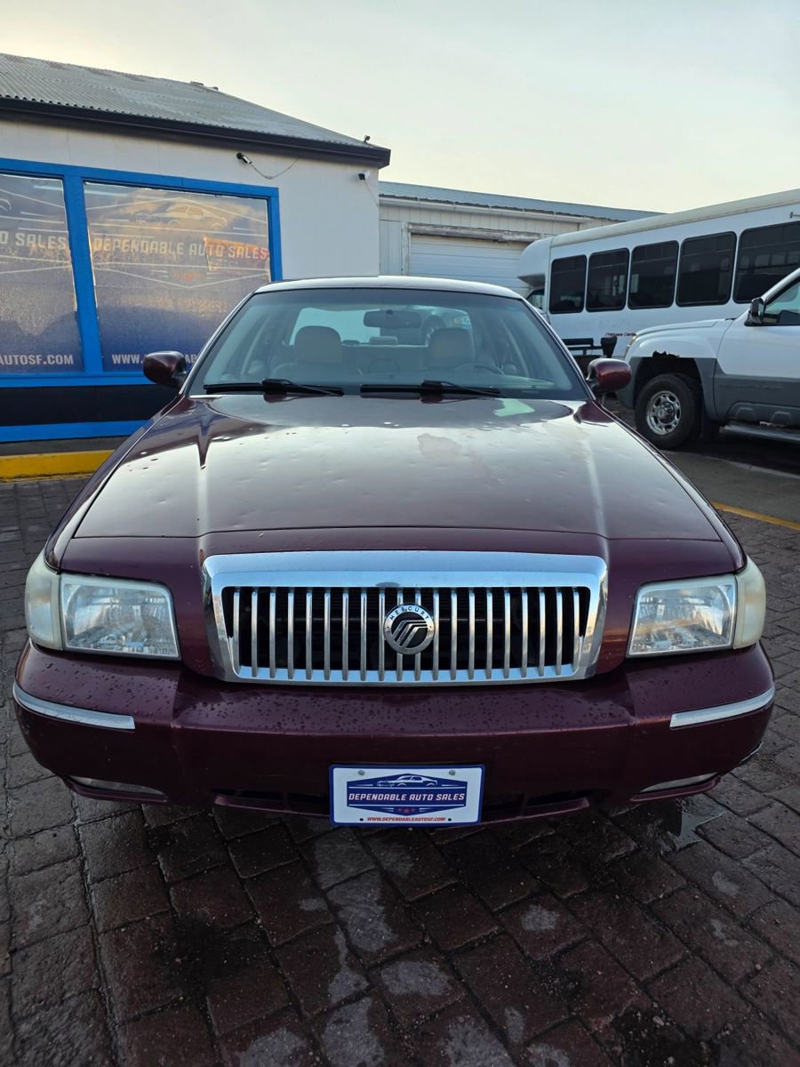 Used 2009 Mercury Grand Marquis LS image 2