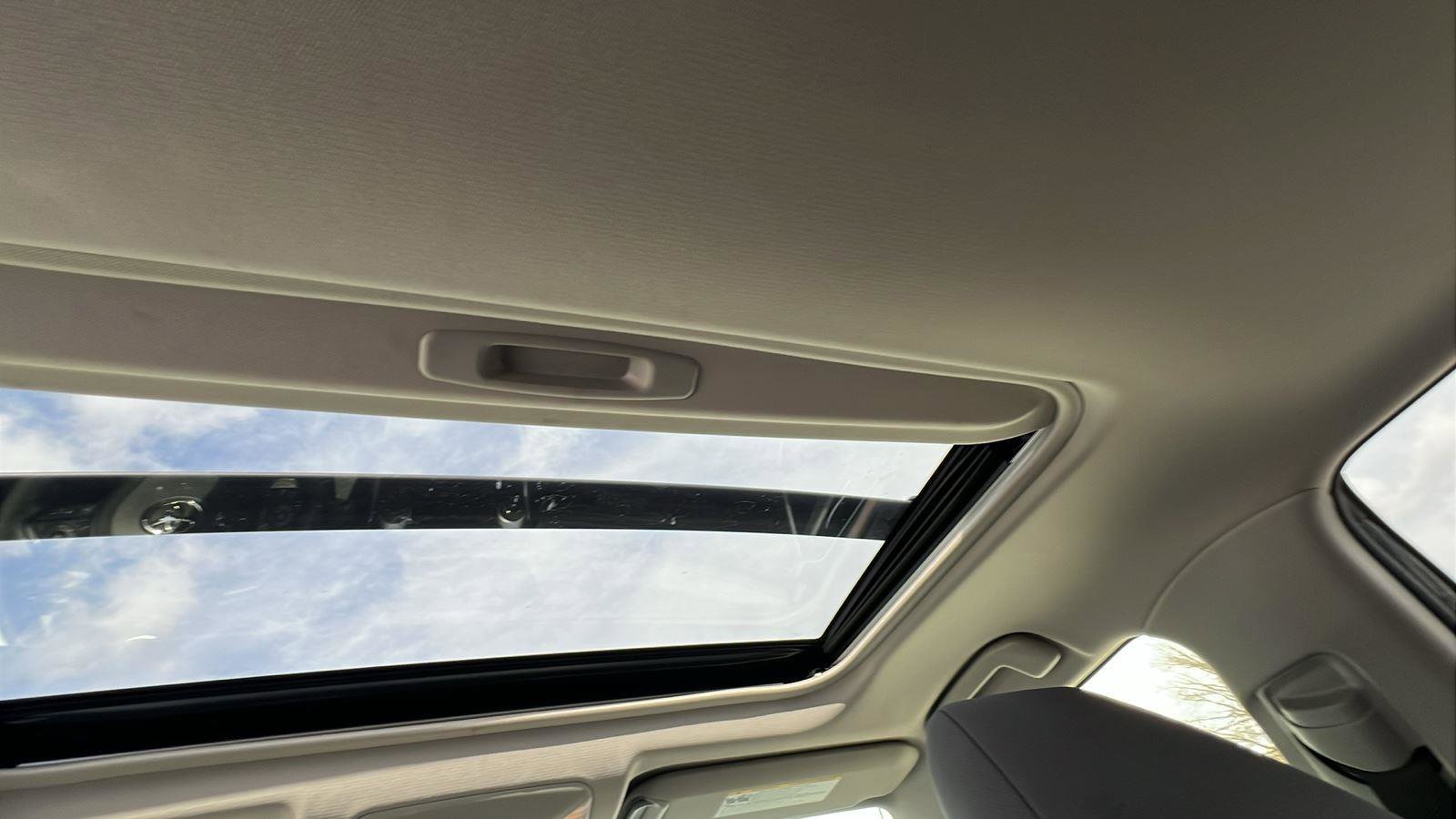 Used 2019 Toyota RAV4 XLE w/ Convenience Package image 18