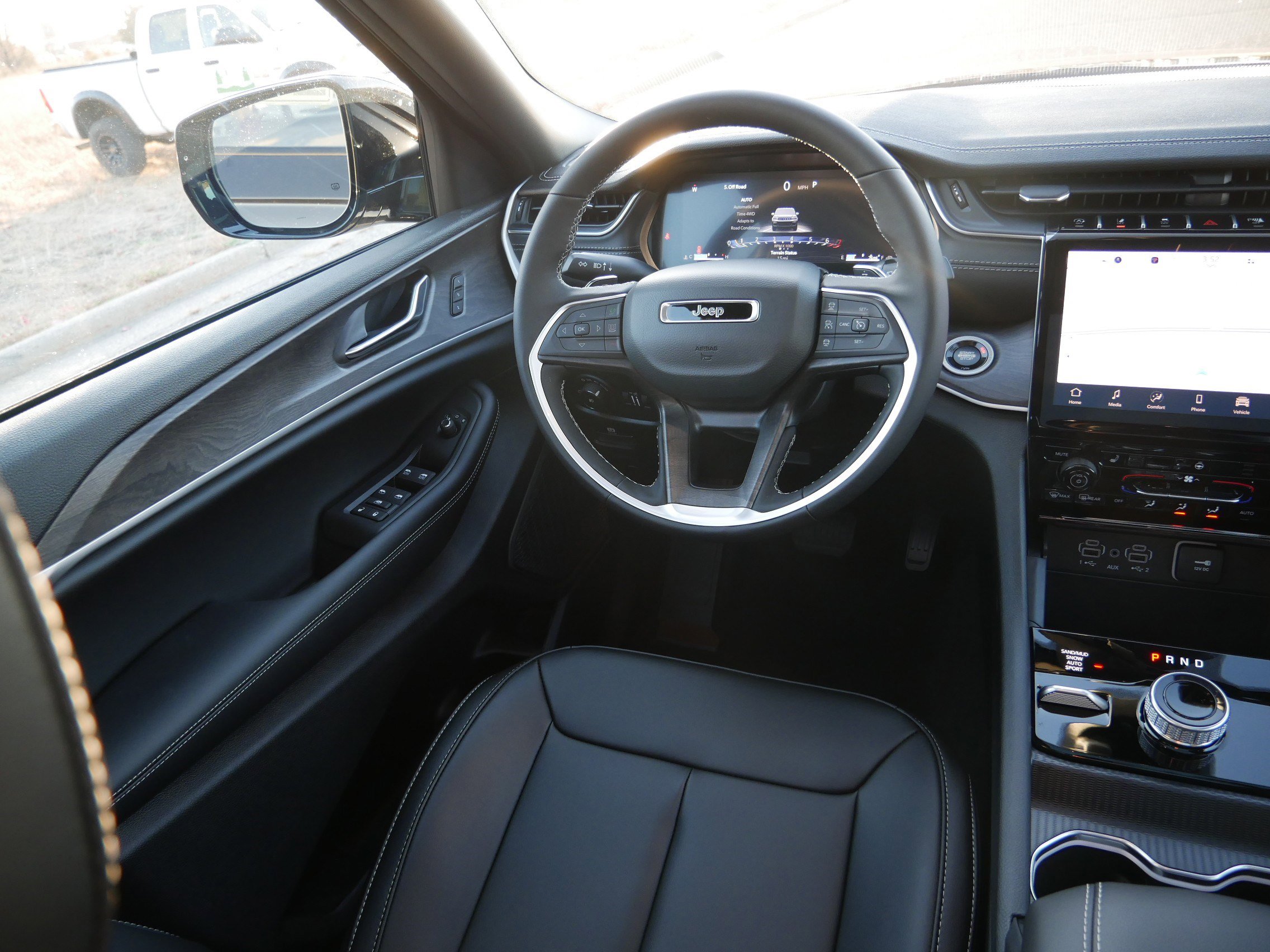 New 2025 Jeep Grand Cherokee L Limited w/ Black Appearance Package image 9