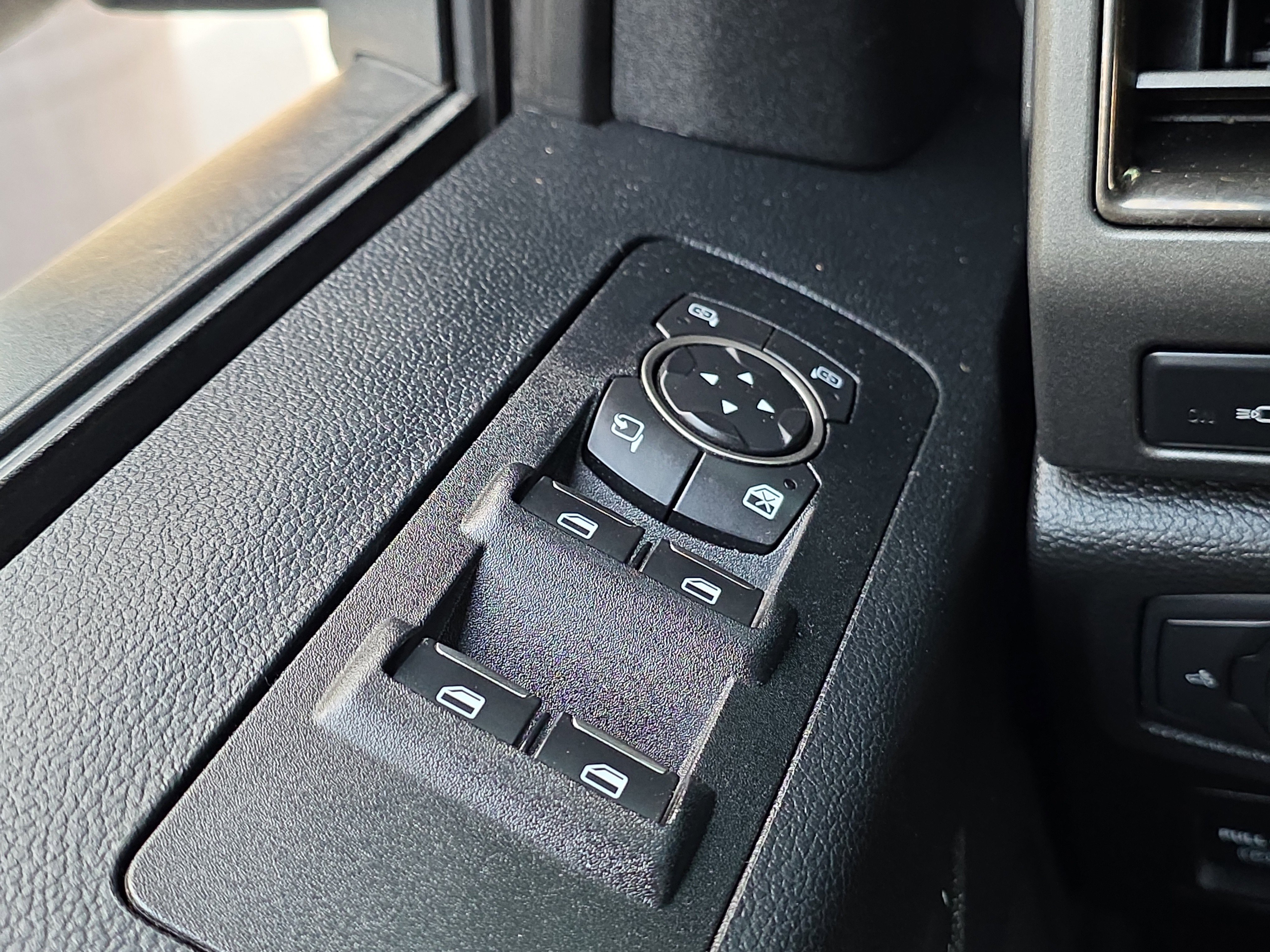 Used 2020 Ford F150 Raptor w/ Equipment Group 802A Luxury image 35