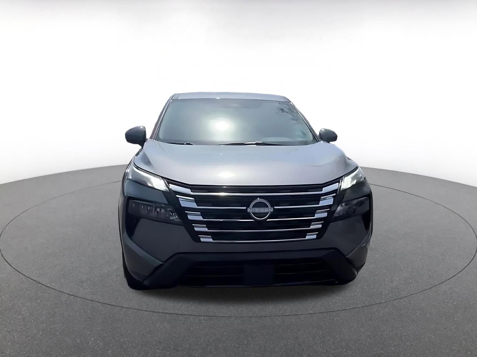 Used 2025 Nissan Rogue SV FWD image 4