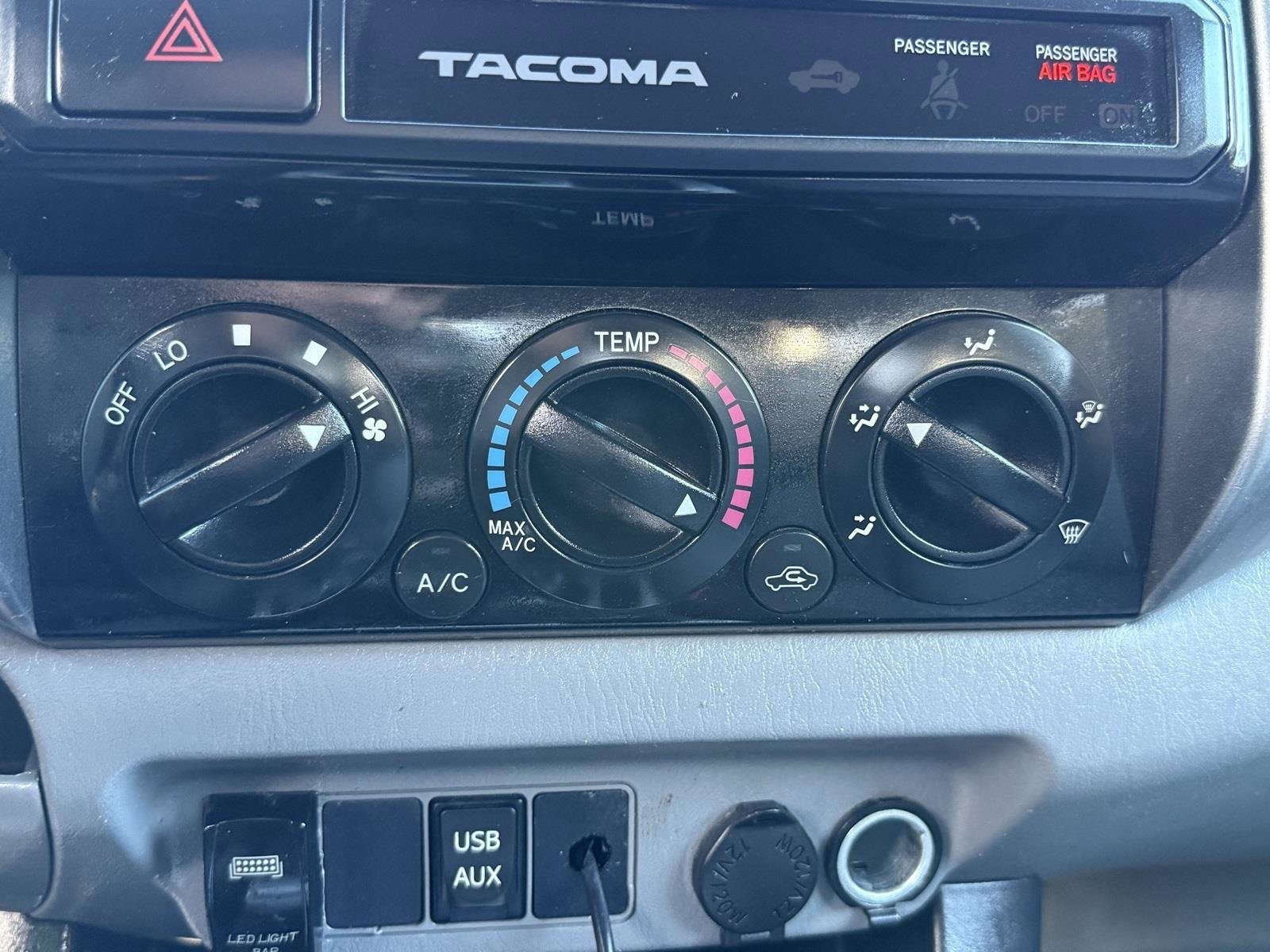 Used 2015 Toyota Tacoma 4x4 Access Cab image 36