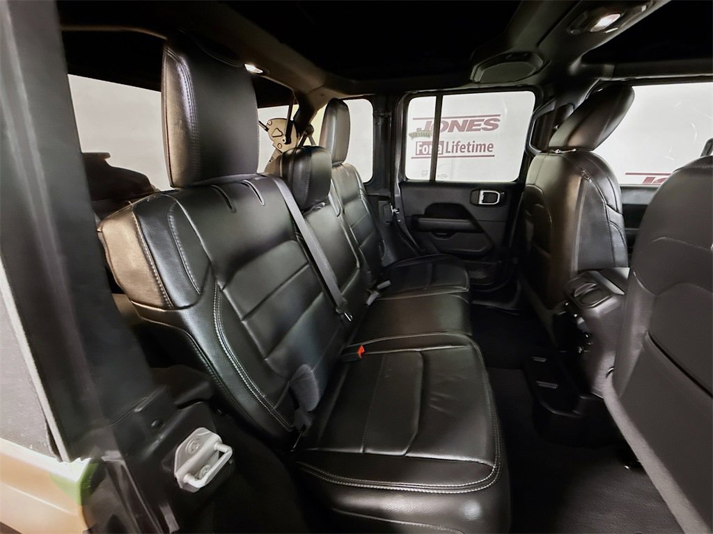 Used 2018 Jeep Wrangler Unlimited Sahara image 31