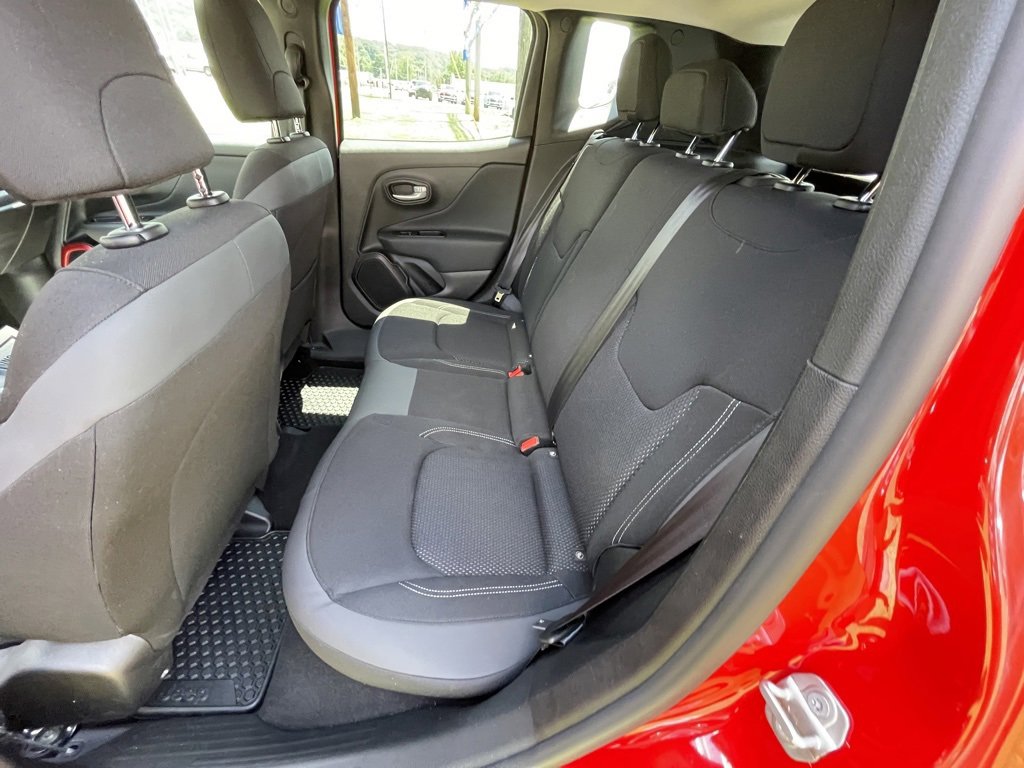 Used 2023 Jeep Renegade Latitude image 18
