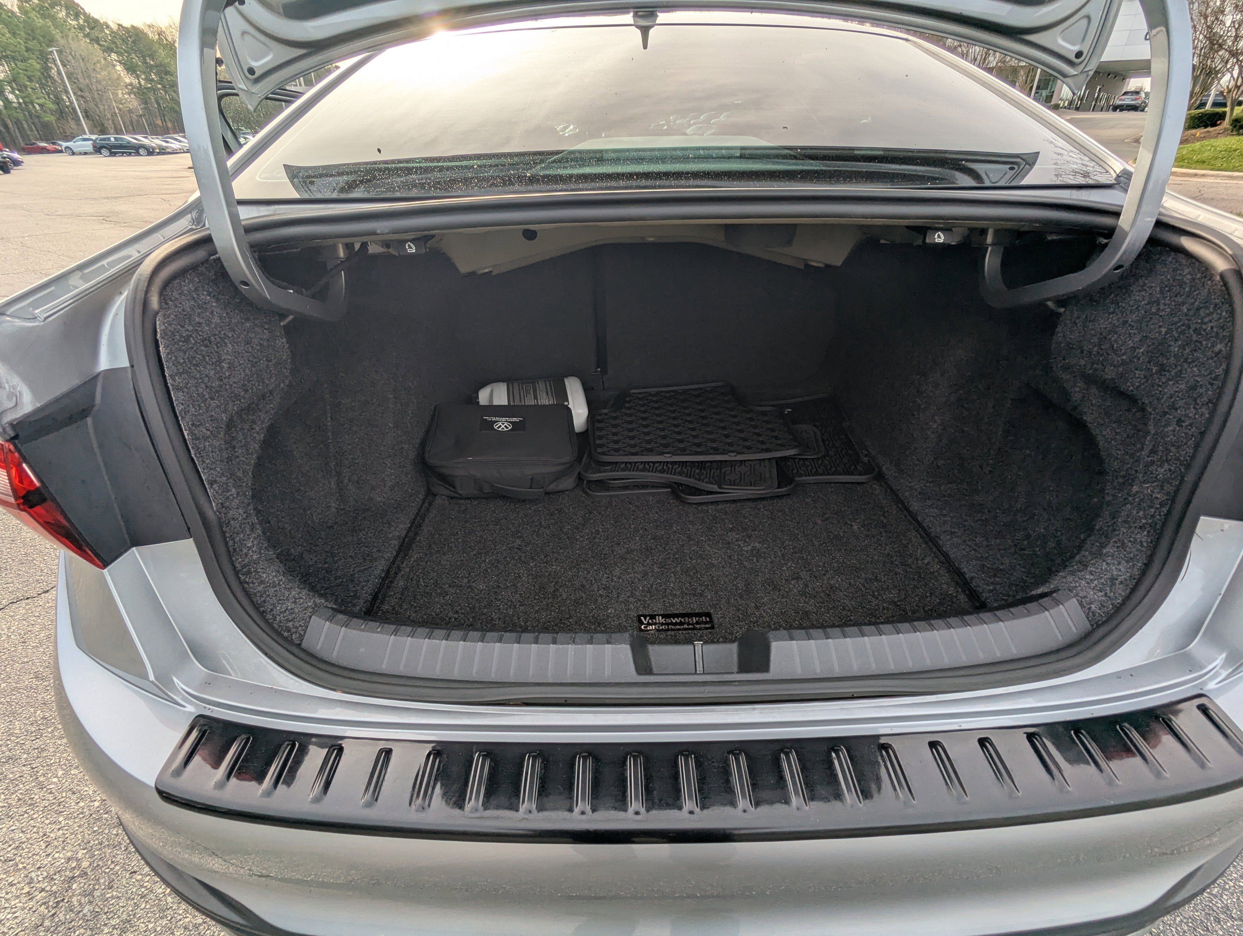 Used 2023 Volkswagen Jetta SE w/ Panoramic Sunroof Package image 15