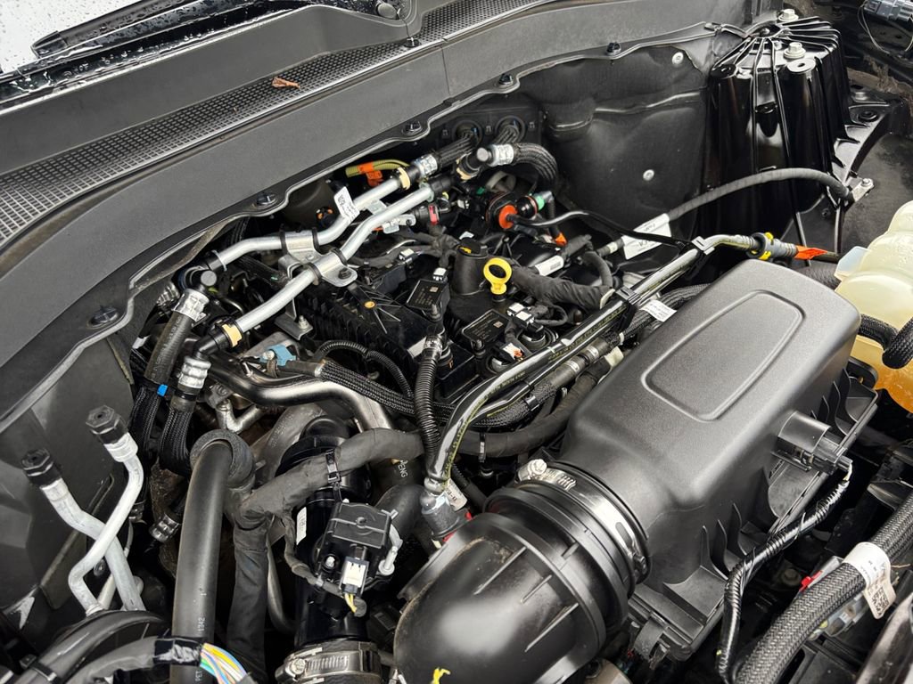 Used 2022 Ford Explorer XLT w/ Equipment Group 202A AWD/4WD image 14