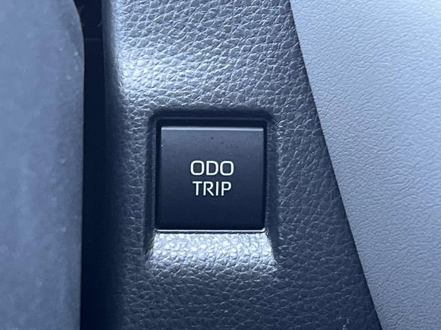 Used 2024 Toyota Venza LE image 31