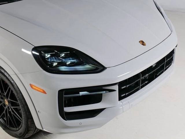 New 2026 Porsche Cayenne GTS AWD/4WD image 31