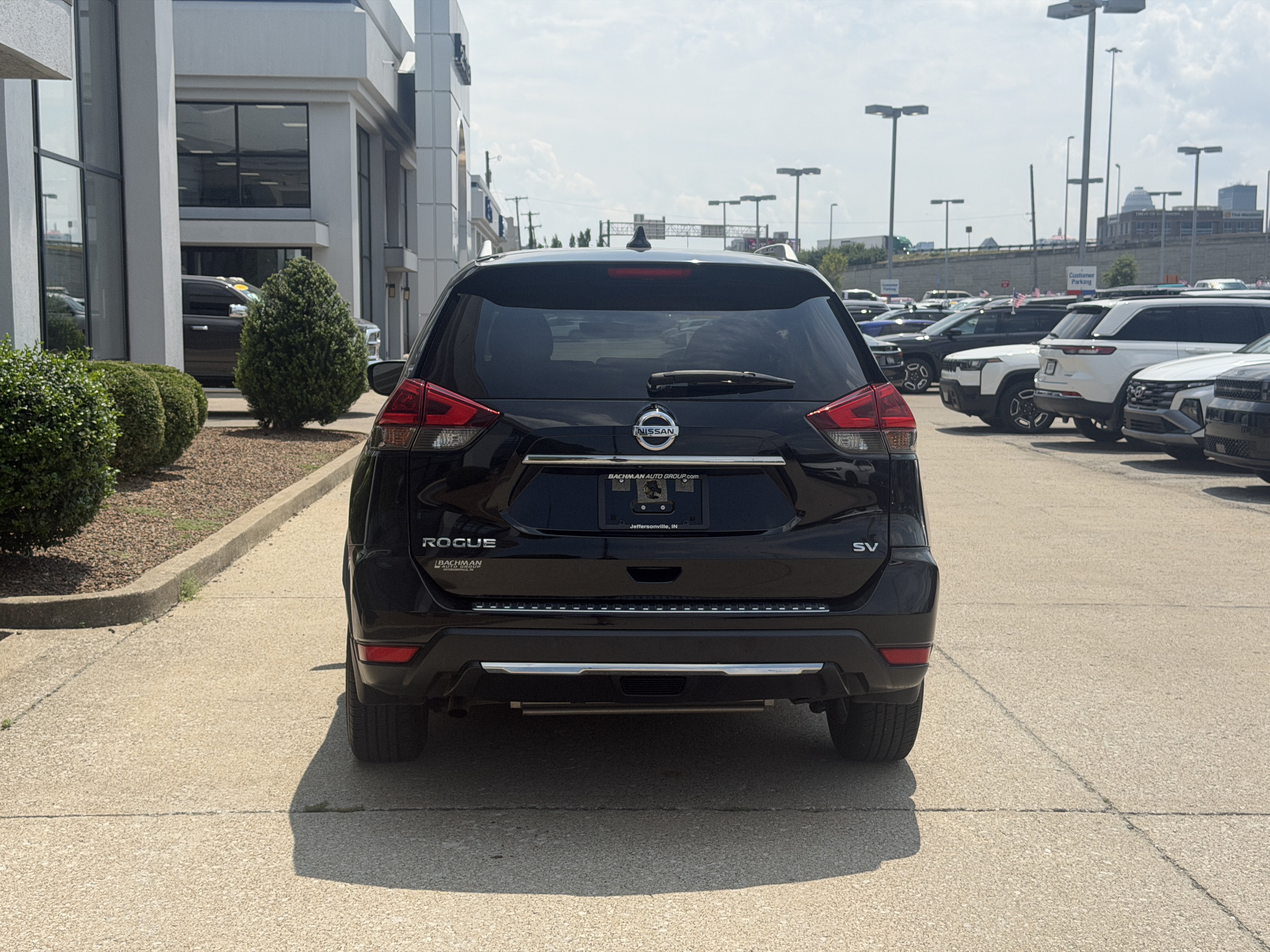 Used 2018 Nissan Rogue SV FWD image 6