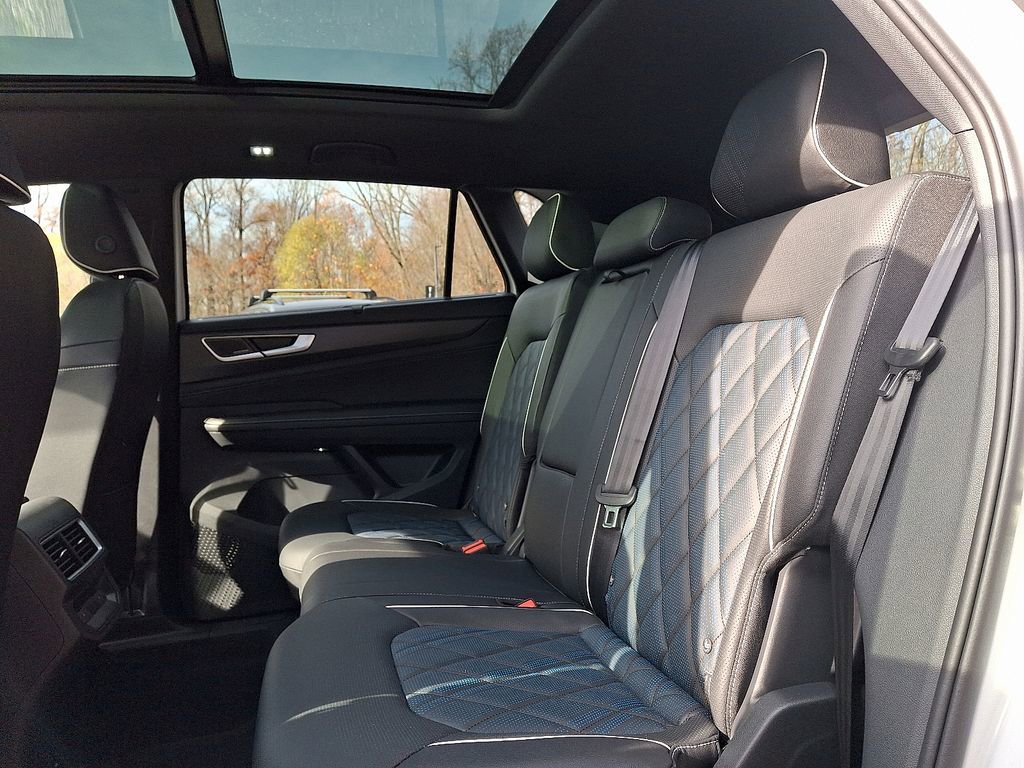 New 2026 Volkswagen Atlas Cross Sport SEL Premium R-Line image 6