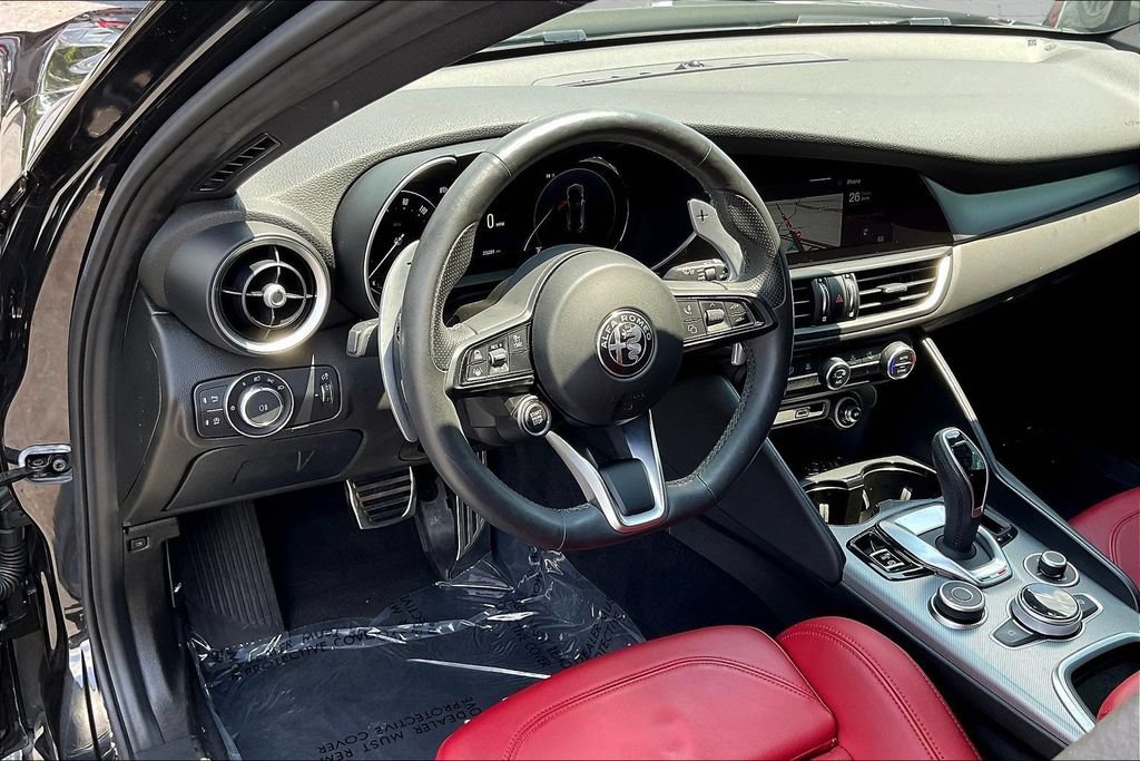 Used 2024 Alfa Romeo Giulia Veloce RWD image 17