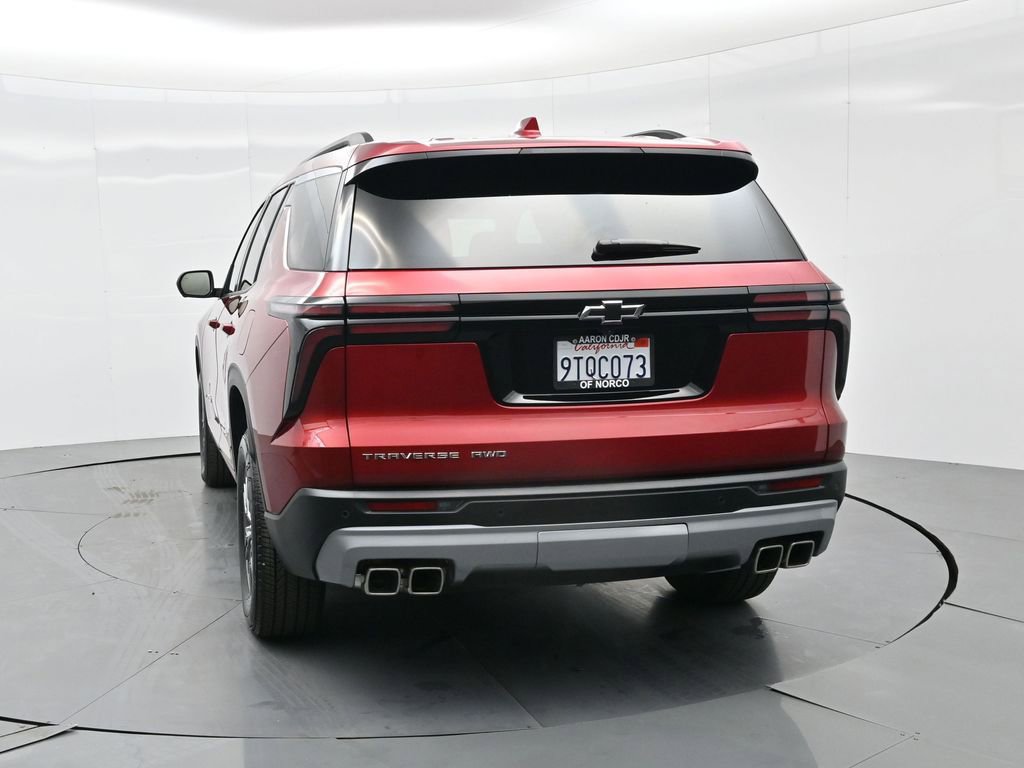 Used 2025 Chevrolet Traverse LT w/ Driver Confidence Package image 8