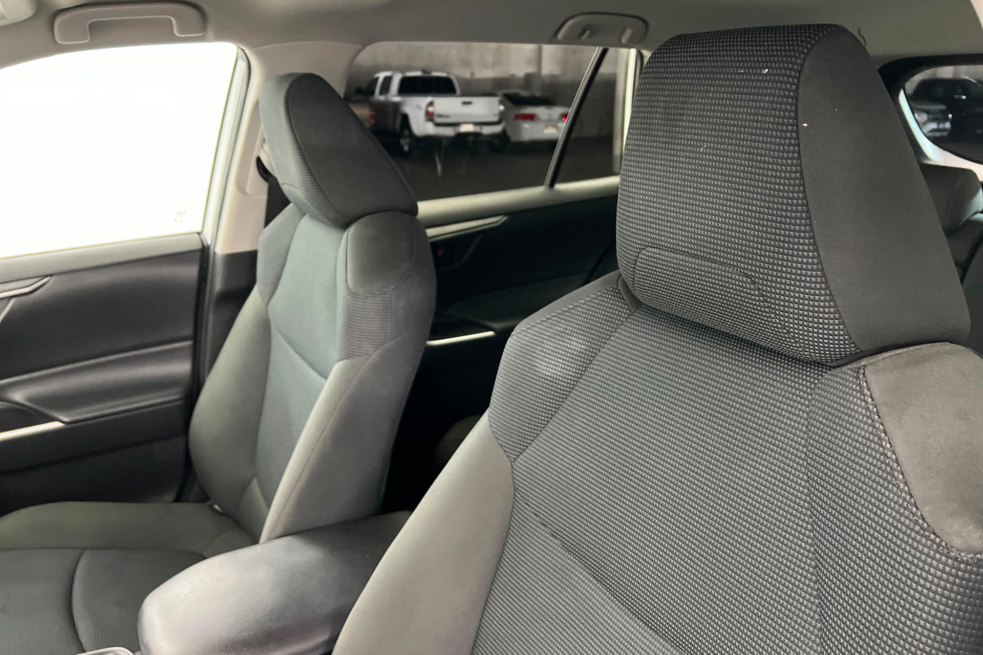 Used 2022 Toyota RAV4 LE FWD image 17