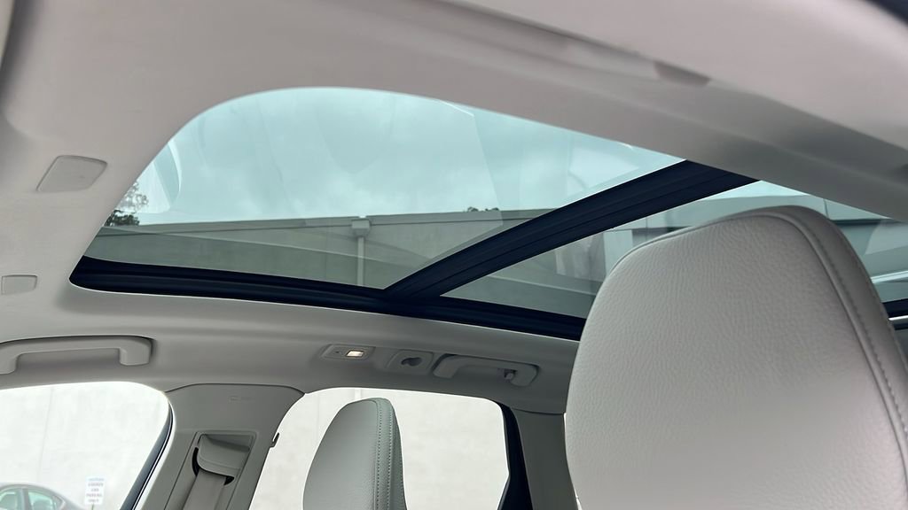 Used 2022 Volvo XC60 B5 Momentum w/ Climate Package image 35