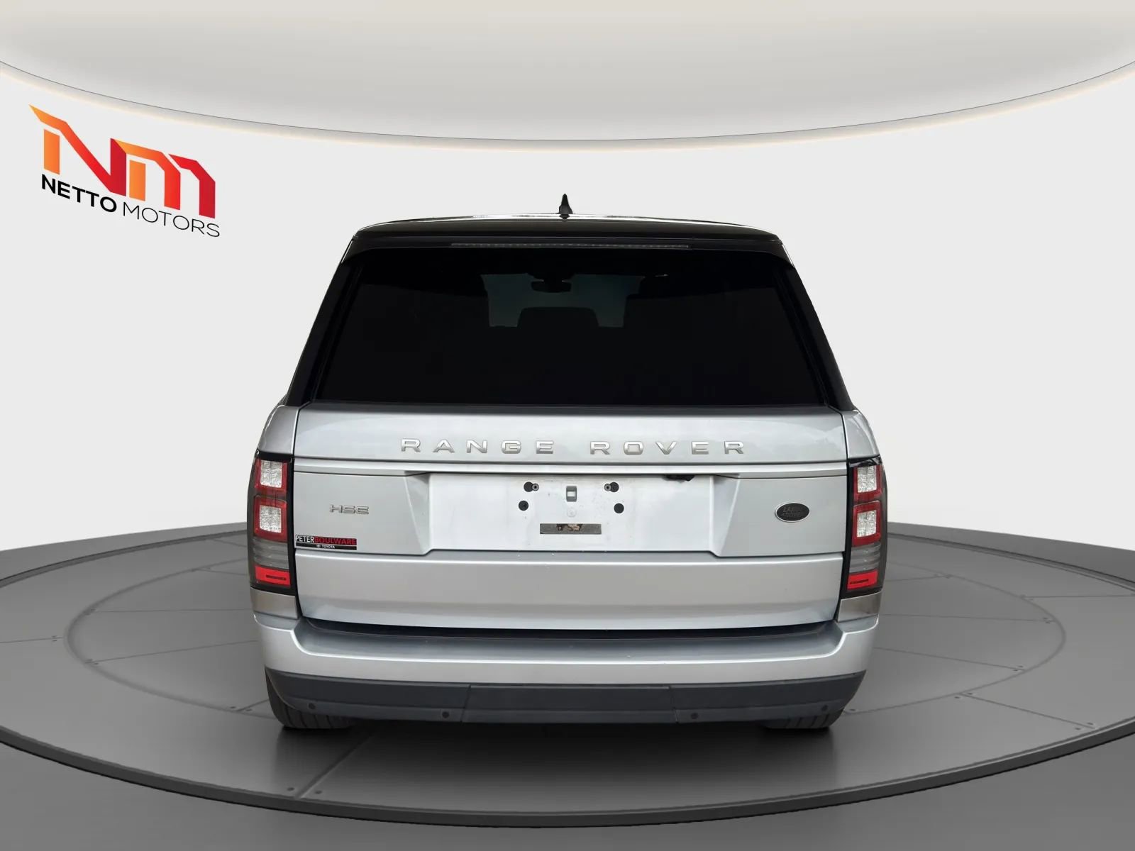 Used 2017 Land Rover Range Rover HSE image 4