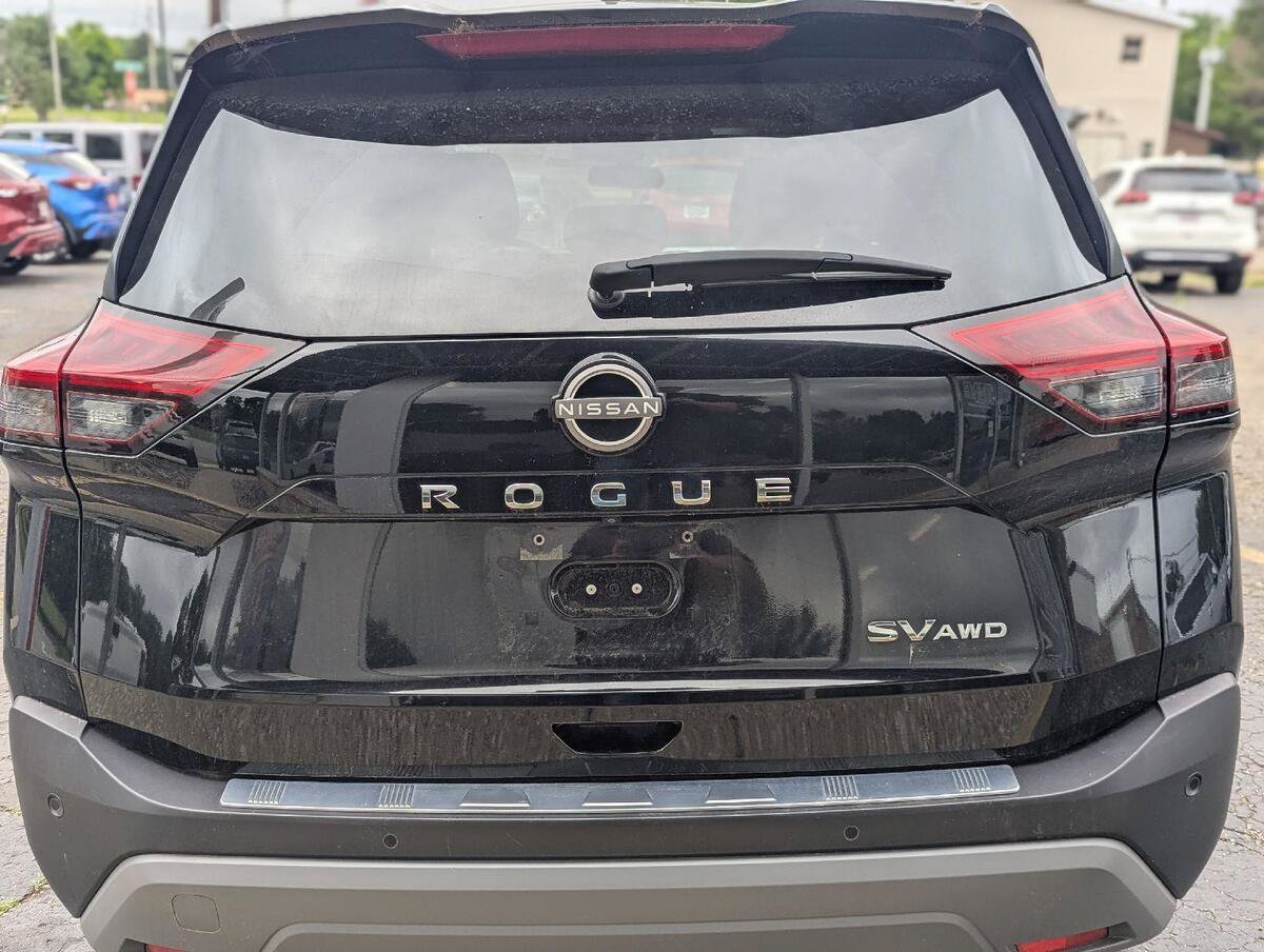 Used 2023 Nissan Rogue SV AWD/4WD image 14