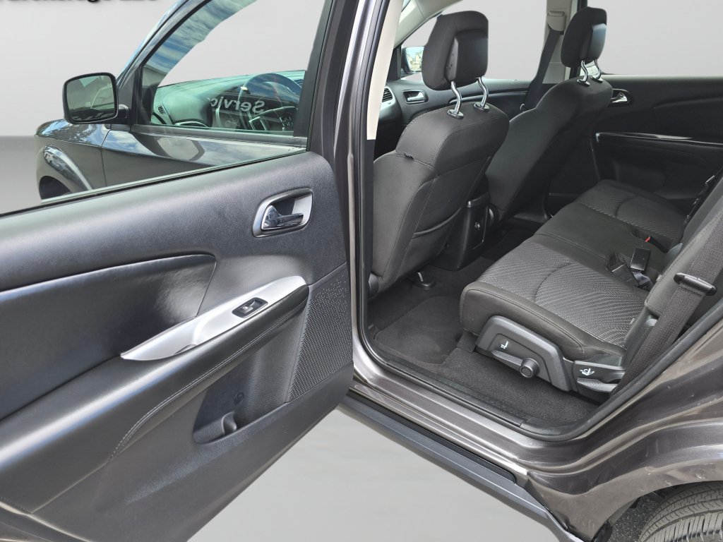 Used 2019 Dodge Journey SE w/ Connectivity Group FWD image 21
