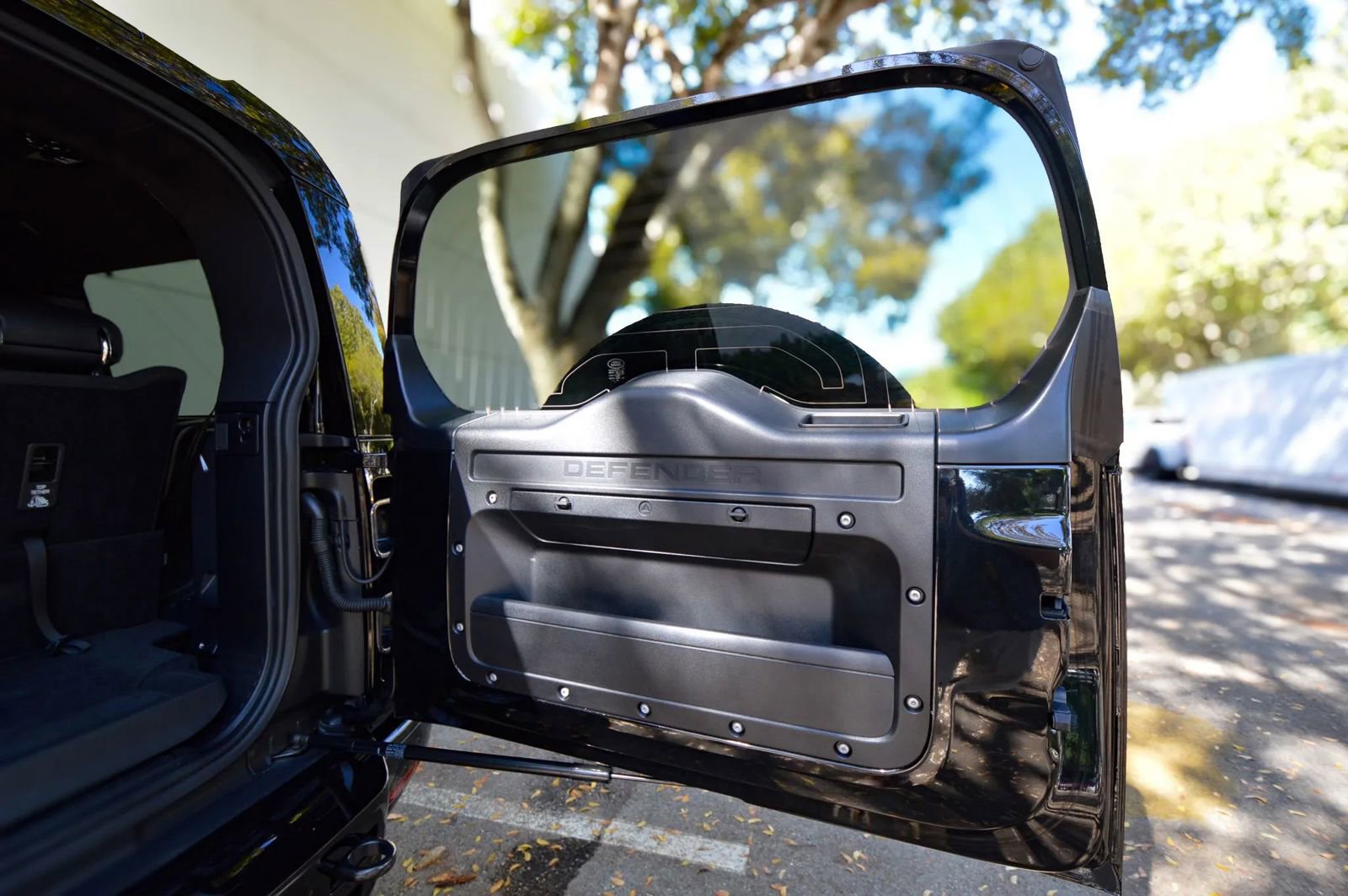 Used 2025 Land Rover Defender 130 V8 image 71