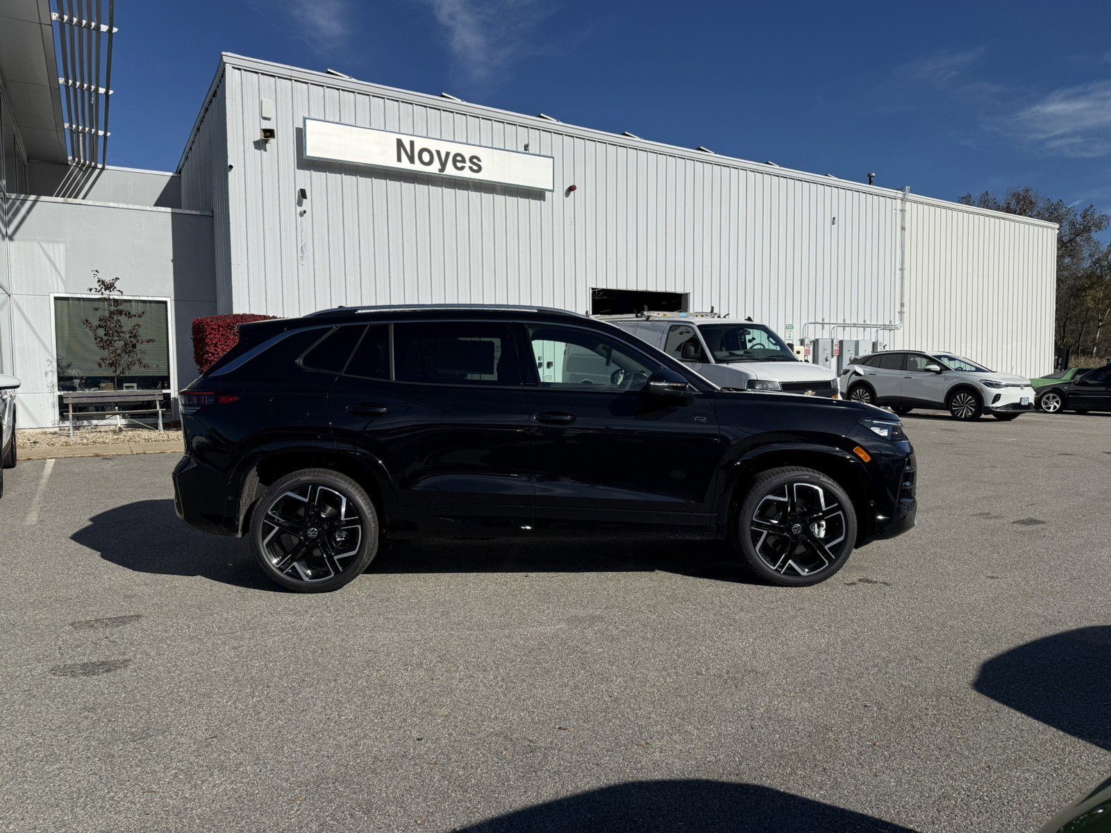 New 2026 Volkswagen Tiguan SEL R-Line image 2