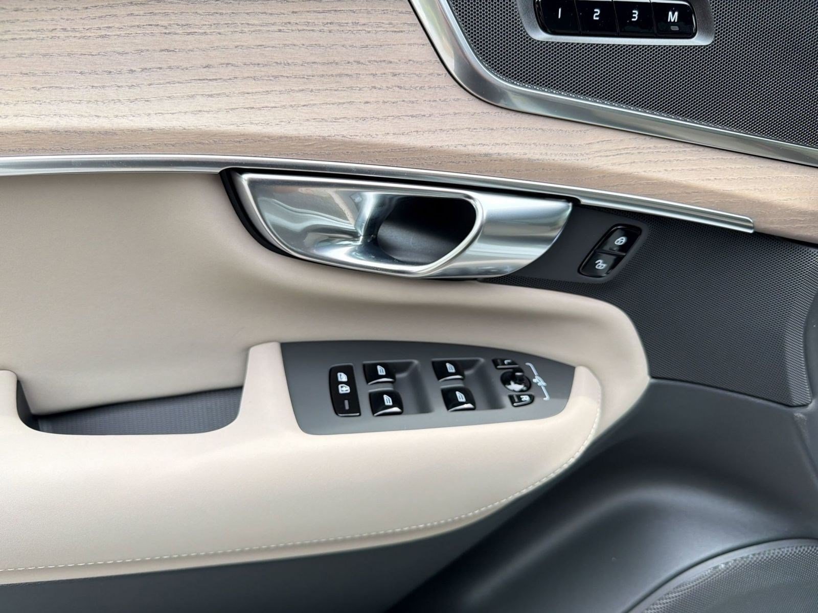 New 2026 Volvo XC90 B6 Plus w/ Protection Package AWD/4WD image 12