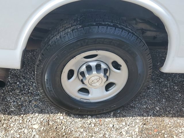 Used 2017 Chevrolet Express 2500 RWD image 5