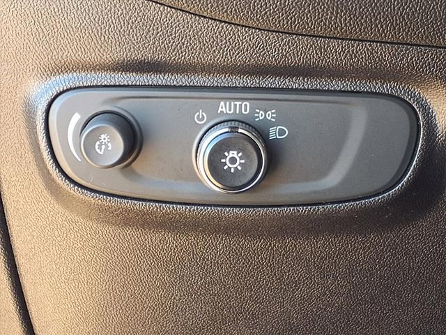 Used 2018 Chevrolet Equinox LT FWD image 11
