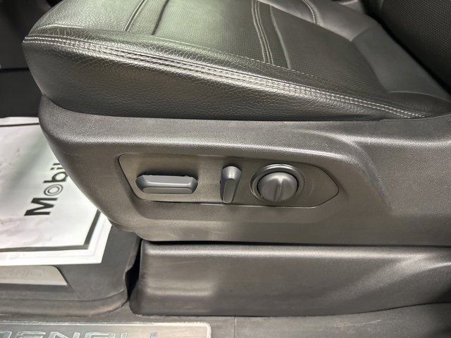 Used 2022 GMC Sierra 3500 Denali w/ Denali Ultimate Package image 12