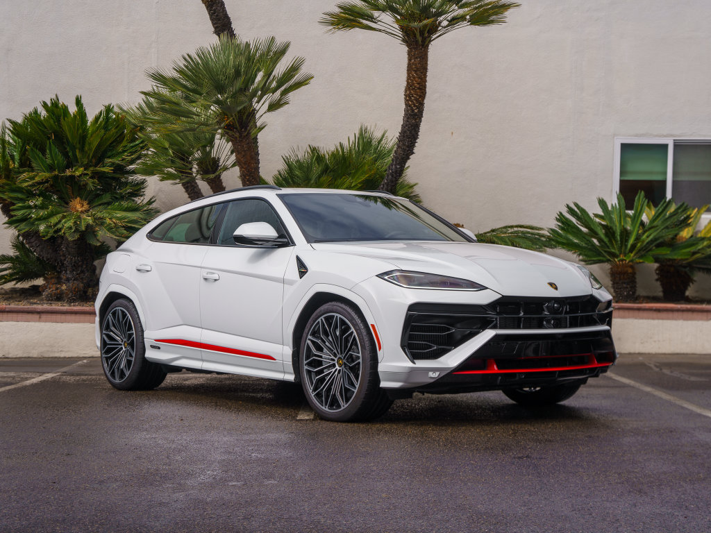 Used 2025 Lamborghini Urus SE AWD/4WD image 34