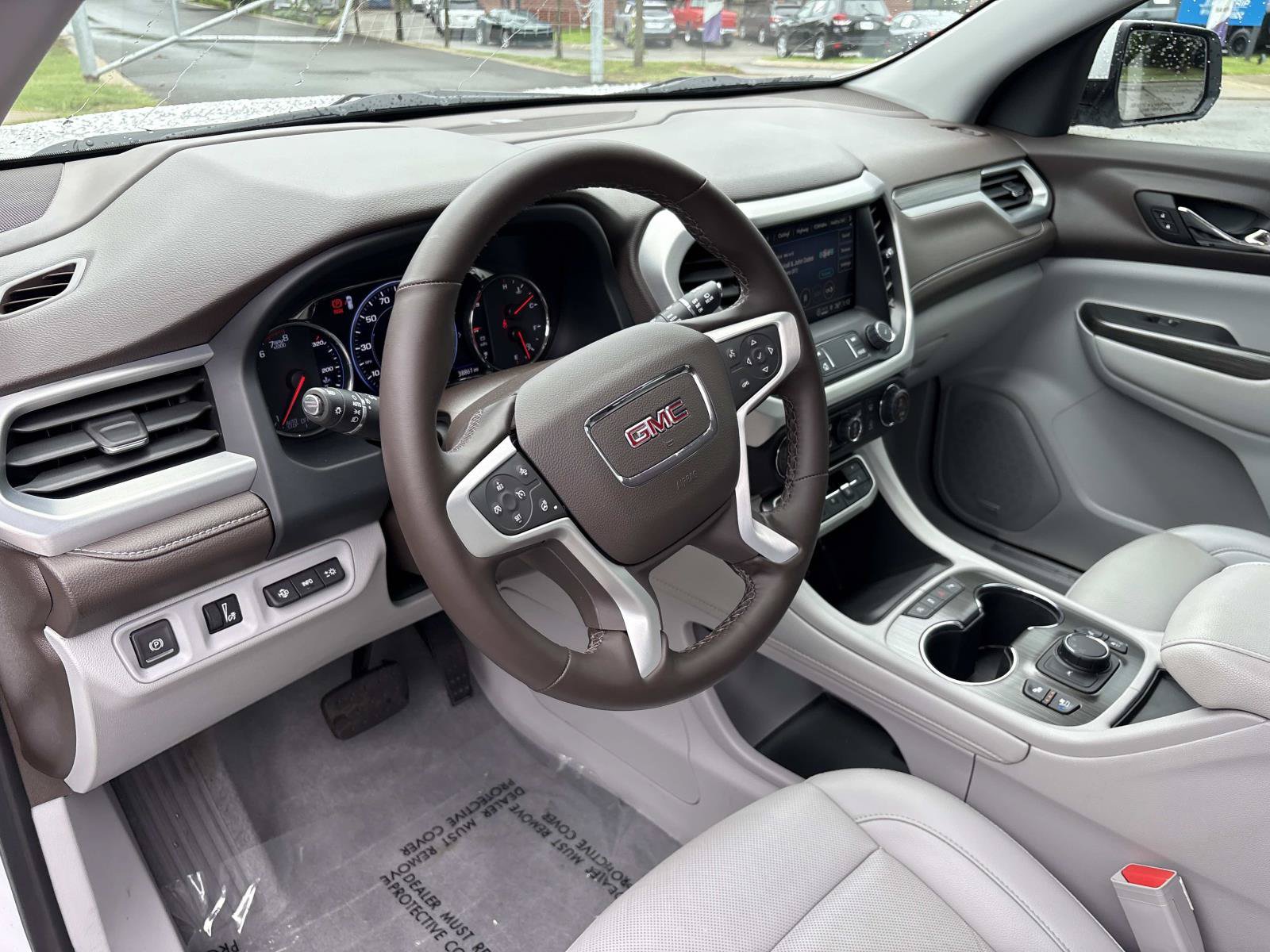 Used 2023 GMC Acadia SLT w/ Technology Package FWD image 16