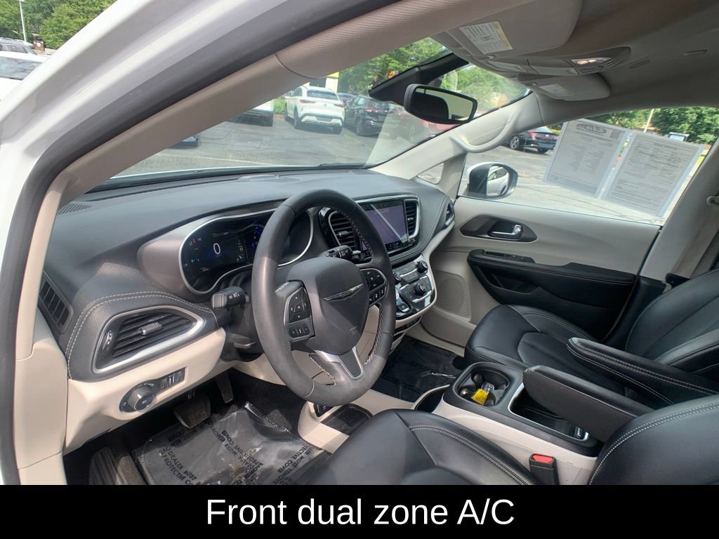 Used 2023 Chrysler Pacifica Touring-L FWD image 13