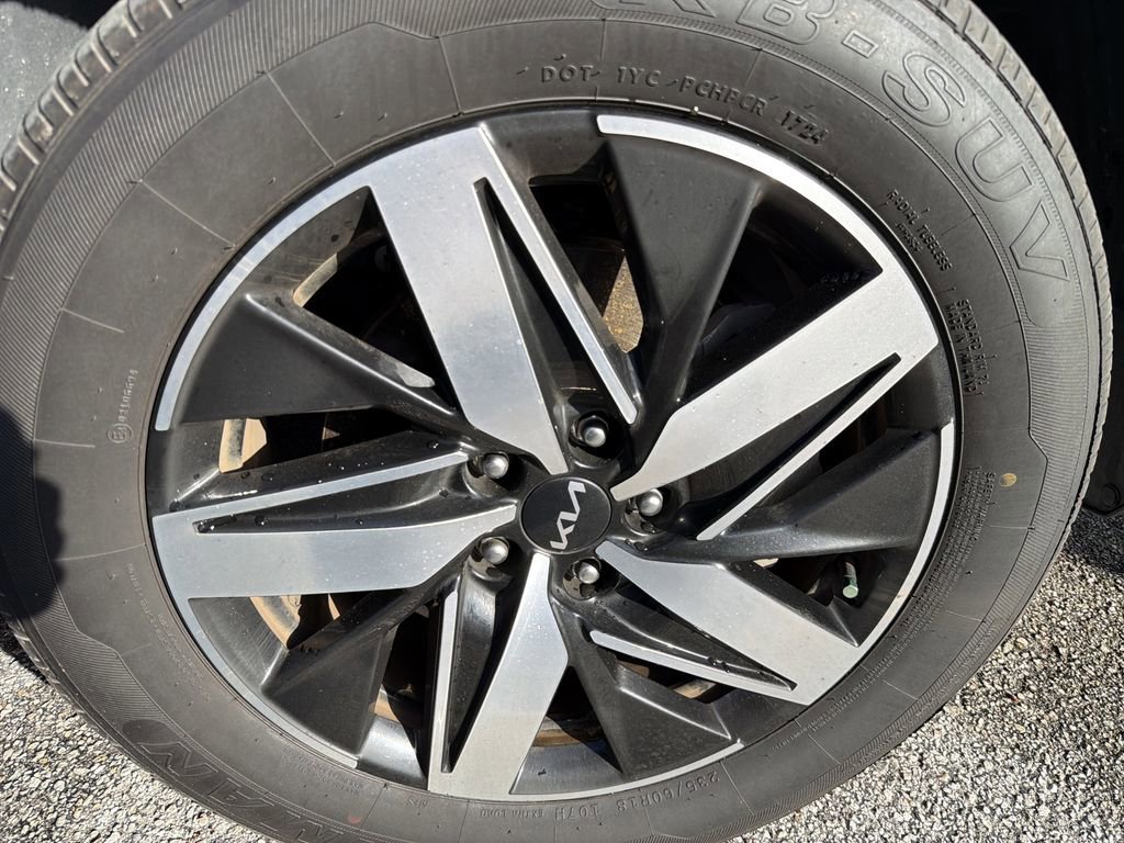 Certified 2022 Kia Sorento S FWD image 3
