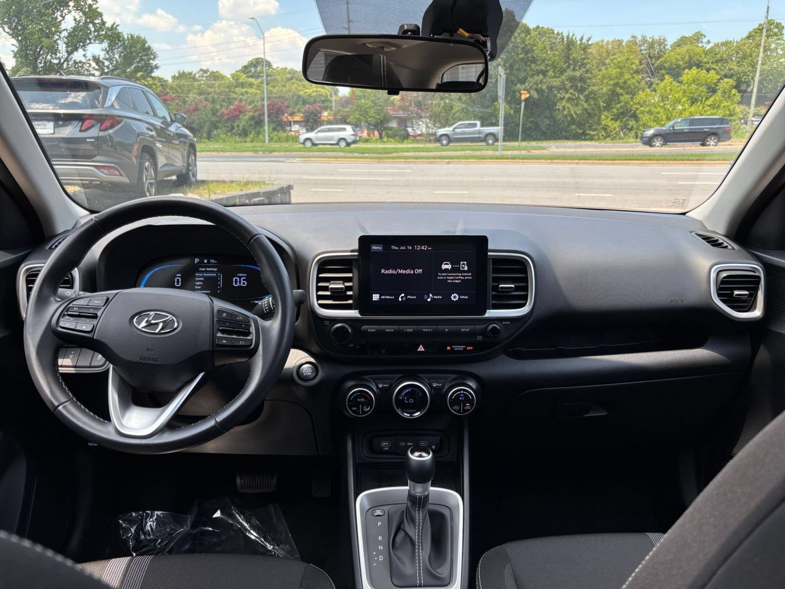 Used 2026 Hyundai Venue SEL FWD image 30