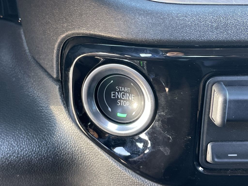 Used 2025 GMC Sierra 1500 Elevation image 17