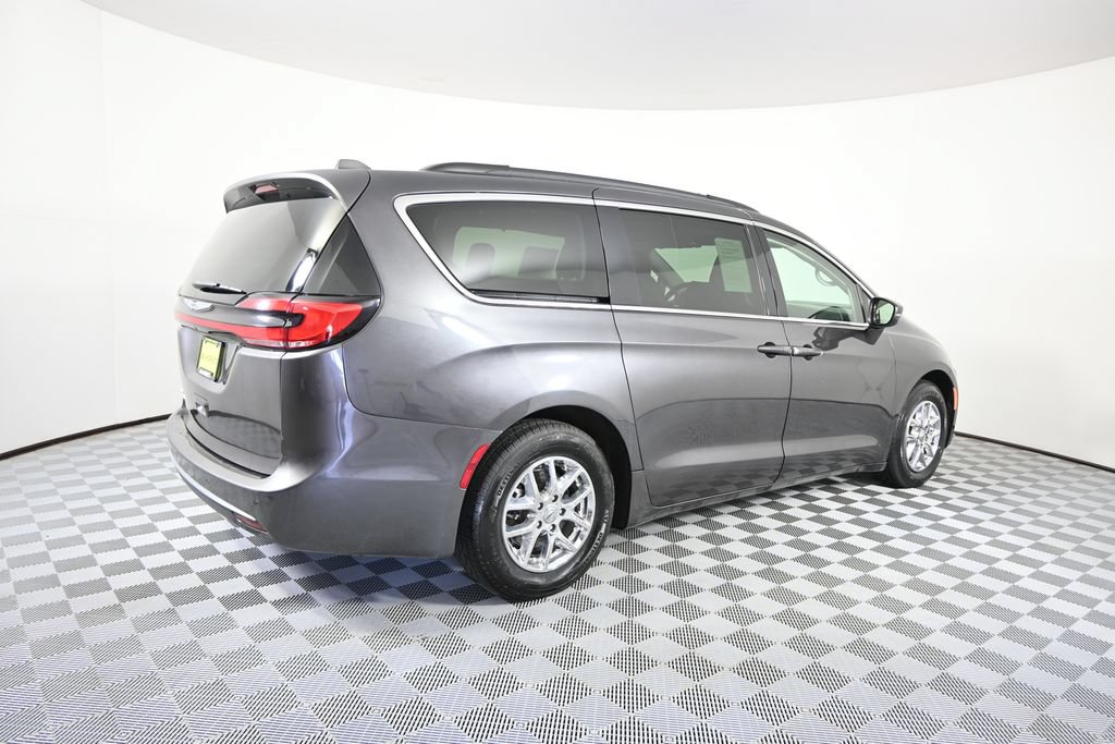 Used 2022 Chrysler Pacifica Touring-L FWD image 6