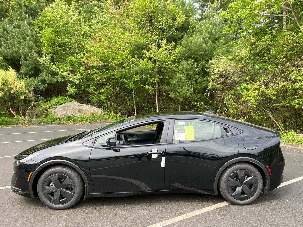 New 2026 Toyota Prius Plug-In Hybrid FWD video 2