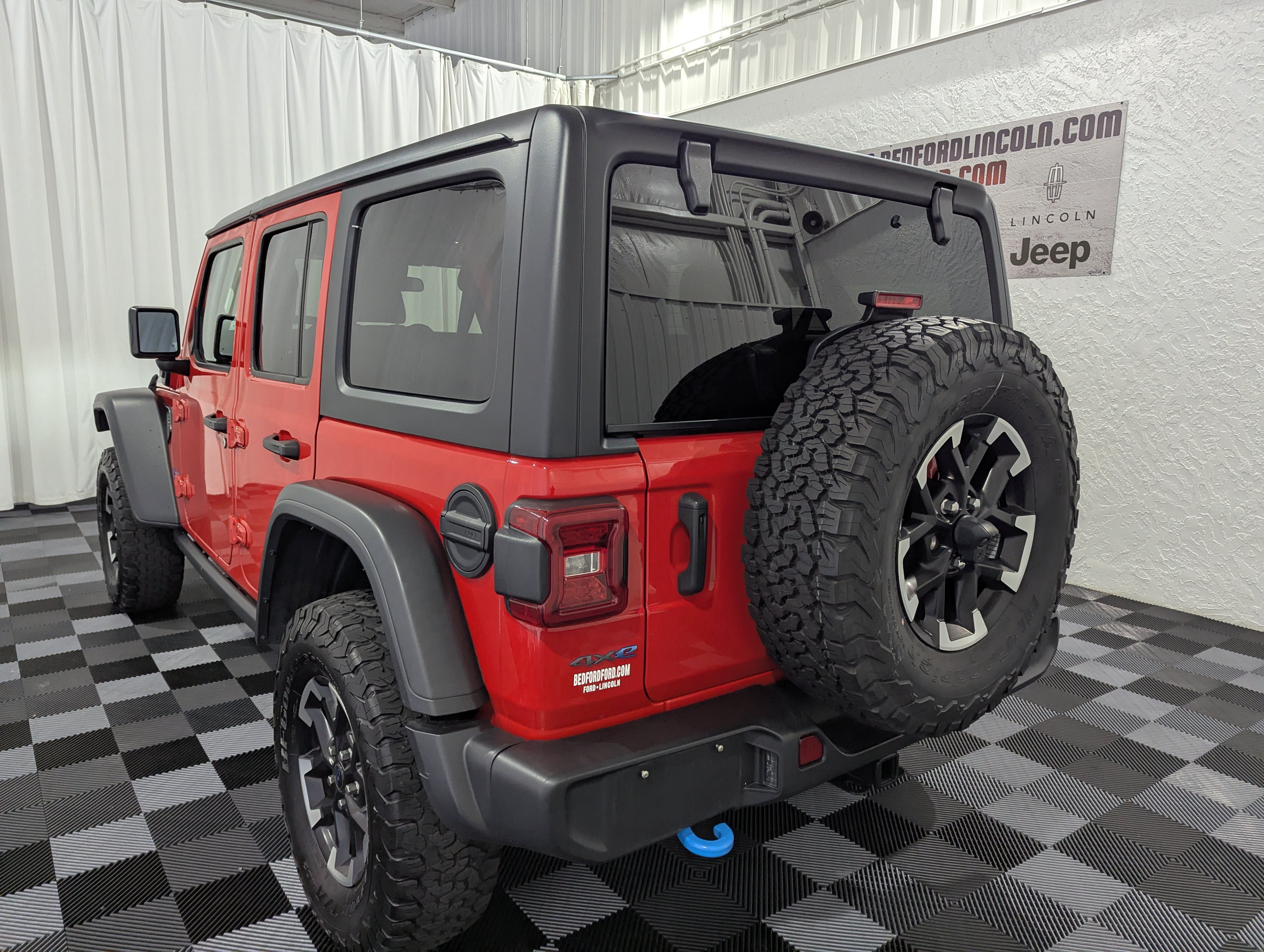 Used 2024 Jeep Wrangler Unlimited Rubicon 4xe AWD/4WD image 11