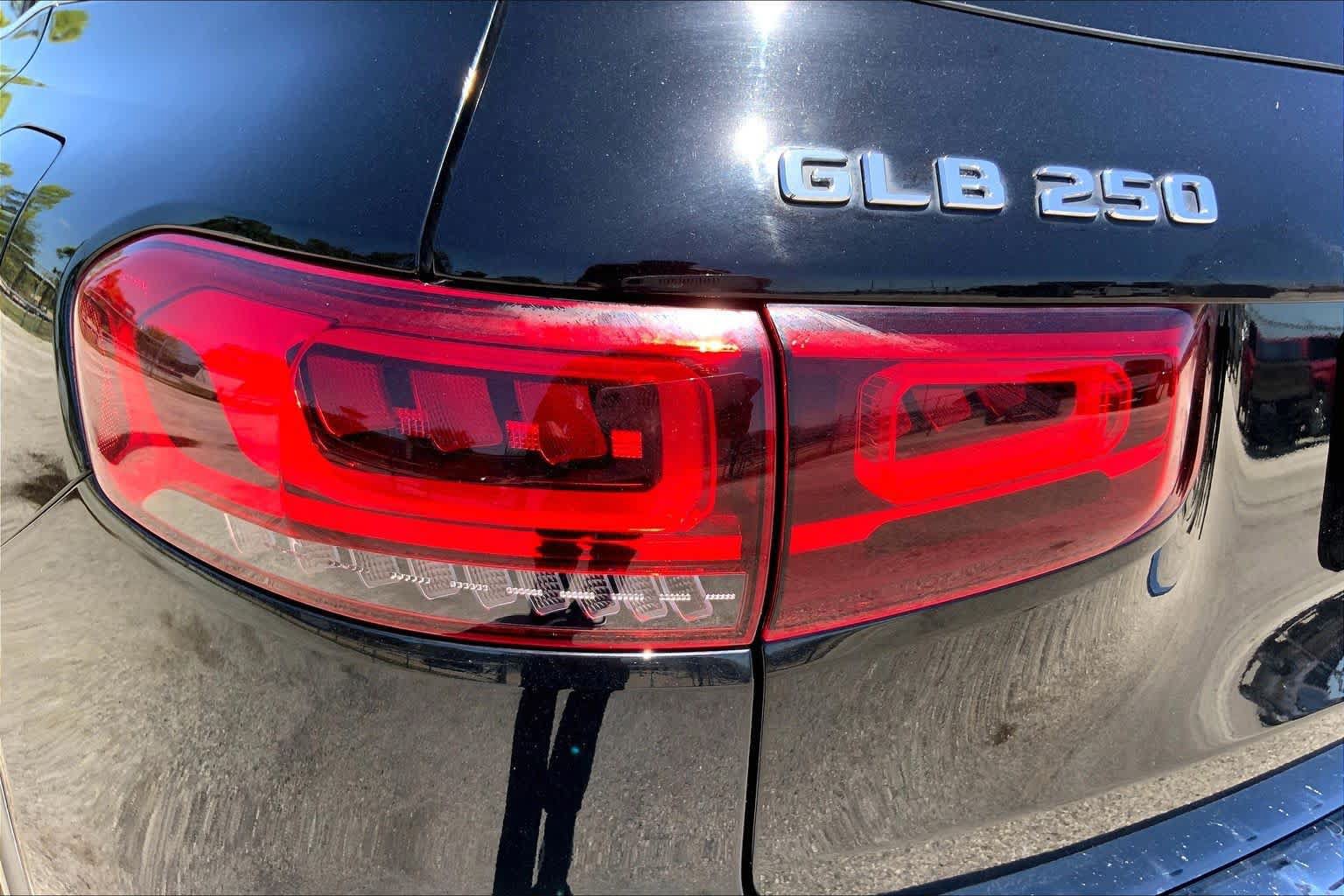 Used 2023 Mercedes-Benz GLB 250 image 28