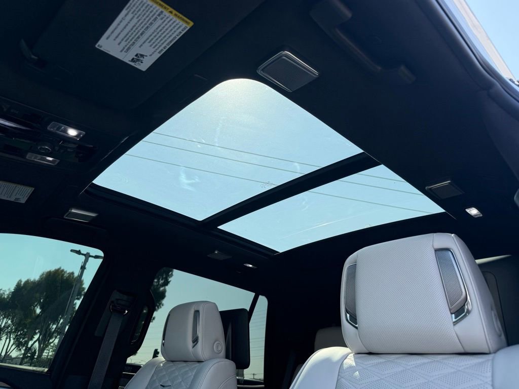 Used 2025 Cadillac Escalade V image 17