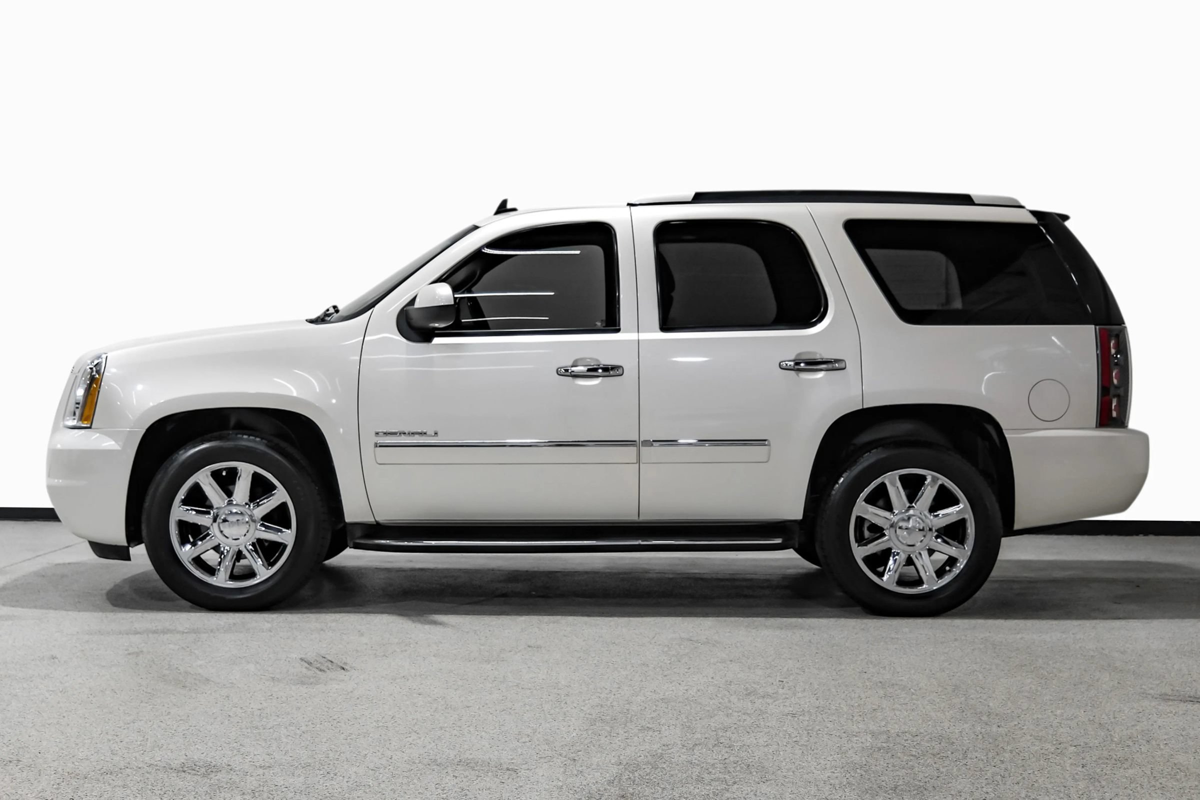 Used 2014 GMC Yukon Denali RWD image 9