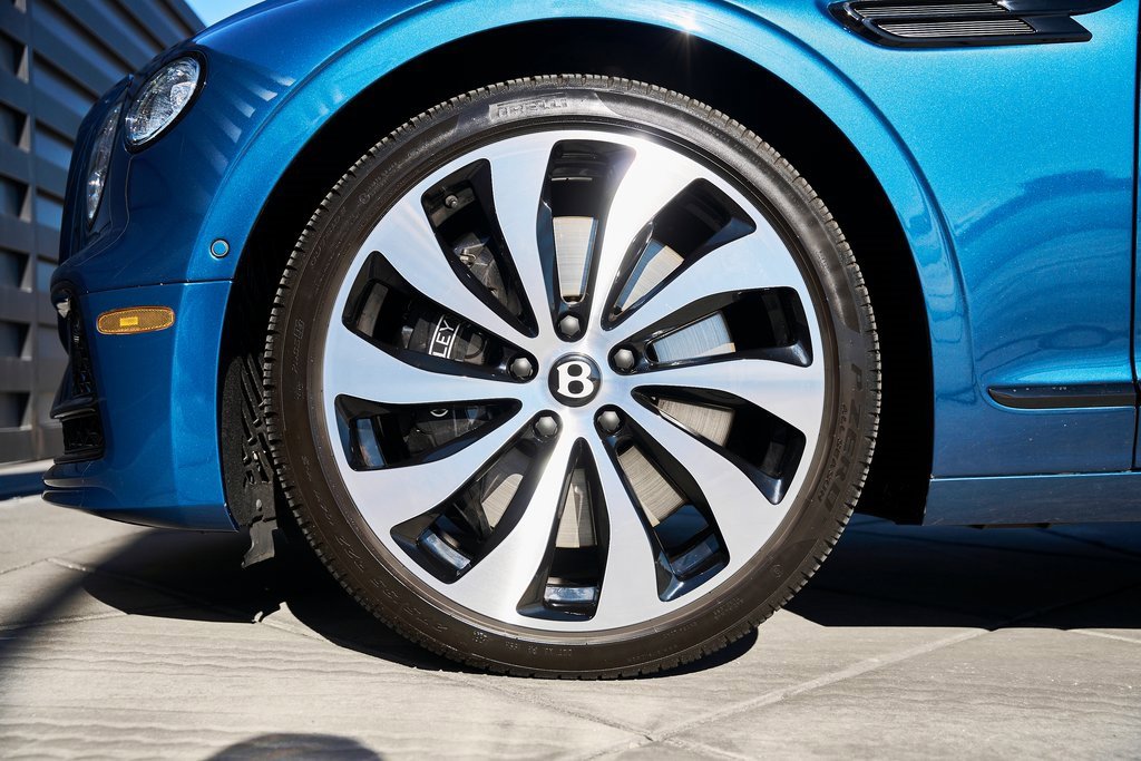 Used 2024 Bentley Flying Spur V8 image 3