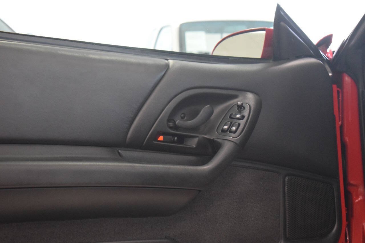 Used 2002 Chevrolet Camaro Z28 RWD image 37