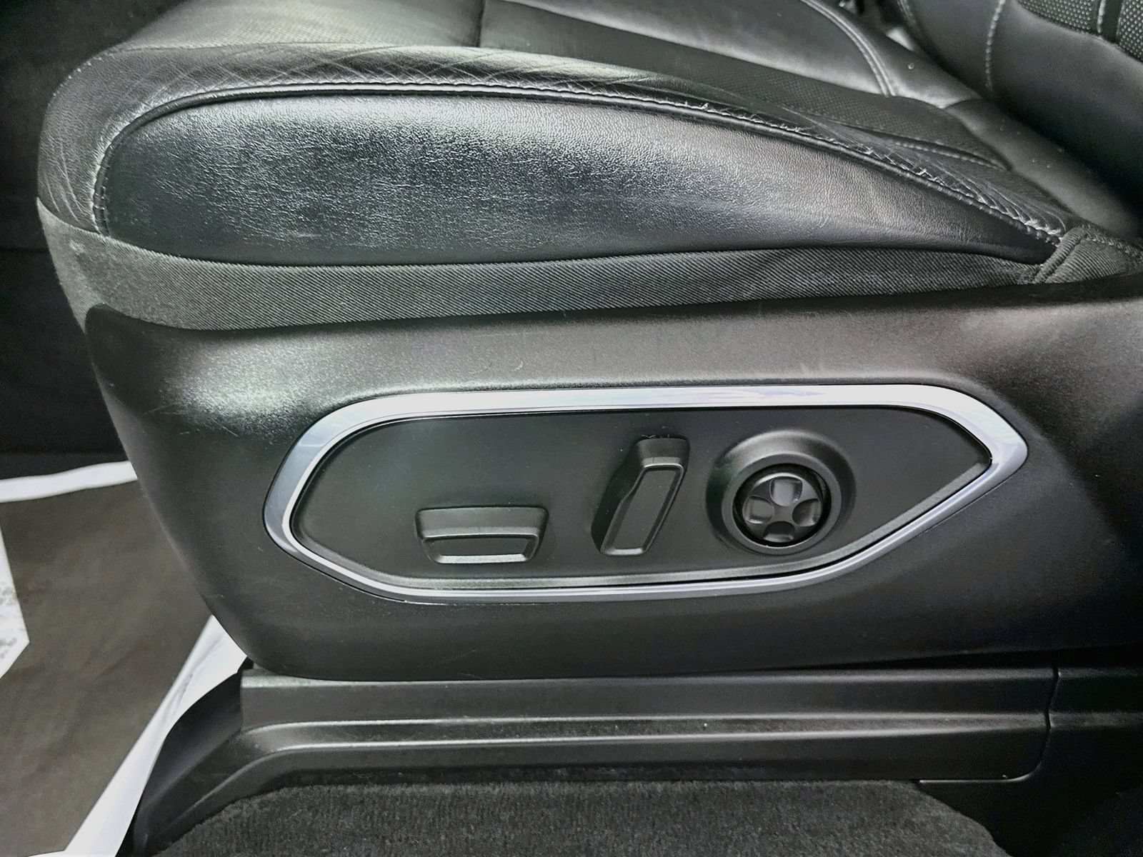 Used 2023 Jeep Wagoneer L Series II AWD/4WD image 19