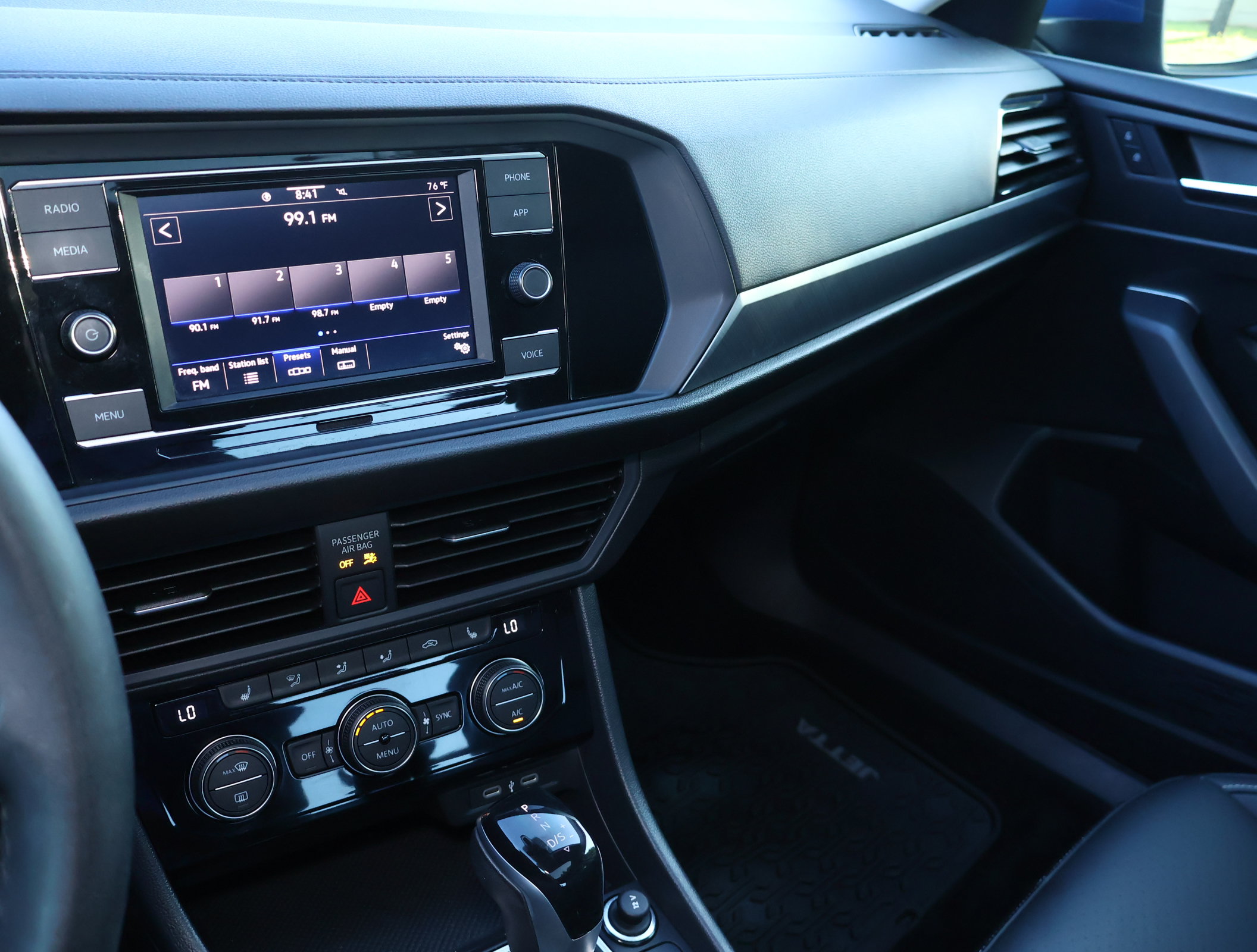 Used 2023 Volkswagen Jetta SE w/ Panoramic Sunroof Package FWD image 18
